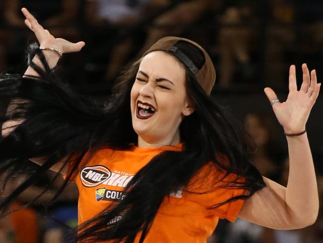 A Taipans fan had a chance to win $250,000 cash in a competition at halftime in the Cairns Taipans and the Sydney Kings NBL match last Friday night. However, her poor, almost comical attempt at the free shot has now gone viral online. Photo 4 of 6. PICTURE: BRENDAN RADKE