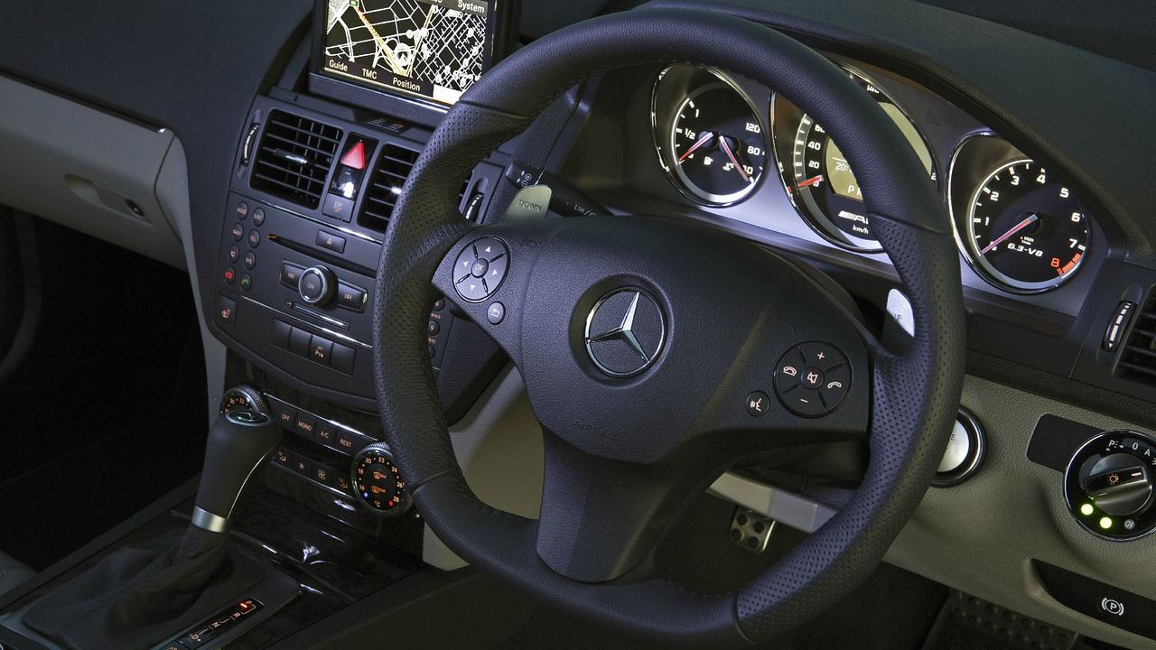 Mercedes Benz c class 2008 салон