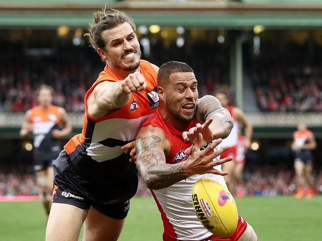 SYDNEY, AUSTRALIA - SEPTEMBER 08: Phil Davis of the Giants spoils Lance Franklin of the Swans during the AFL Second Elimination Final match between the Sydney Swans and the GWS Giants at Sydney Cricket Ground on September 8, 2018 in Sydney, Australia.  (Photo by Ryan Pierse/Getty Images)