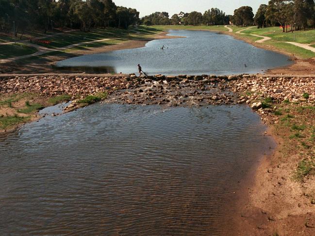 SA environment sites - Breakout Creek wetlands, Kidman Bridge, Henley Beach Road, Lockleys looking up stream 24 Sep 1999. torrens river