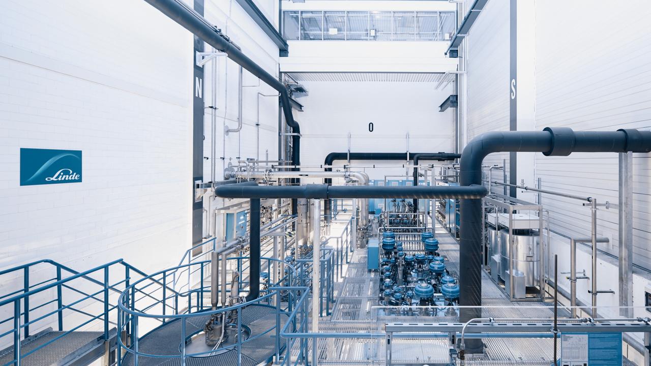 A large-scale cryogenic cooling plant build by Linde Engineering that will be similar to the one needed to house Australia’s quantum computer in Brisbane.