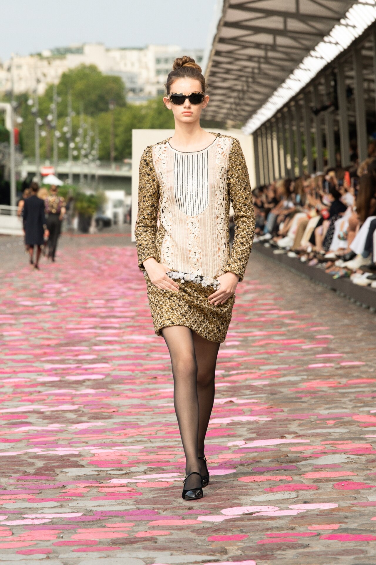 Virginie Viard Brings the '70s Back for Chanel Métiers d'Art 2023