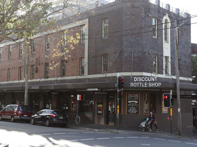 DAILY TELEGRAPH - Pictured is the Darlo Bar in Darlinghurst today which has been closed due to having a patron who was tested positive to COVID-19. Picture: Tim Hunter.