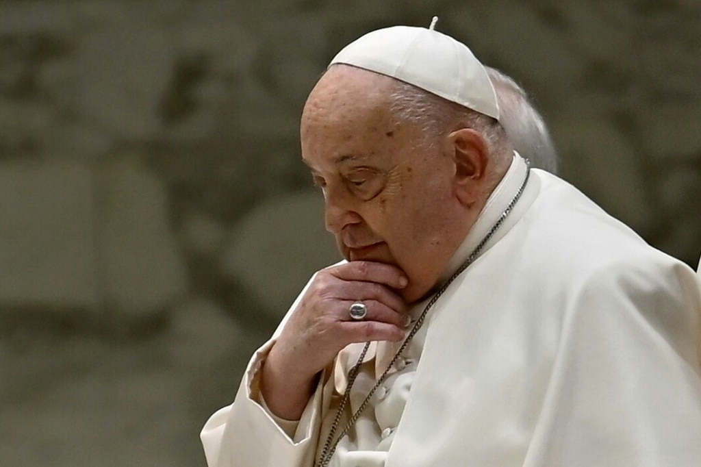 Ailing pope resting amid slight improvement: Vatican