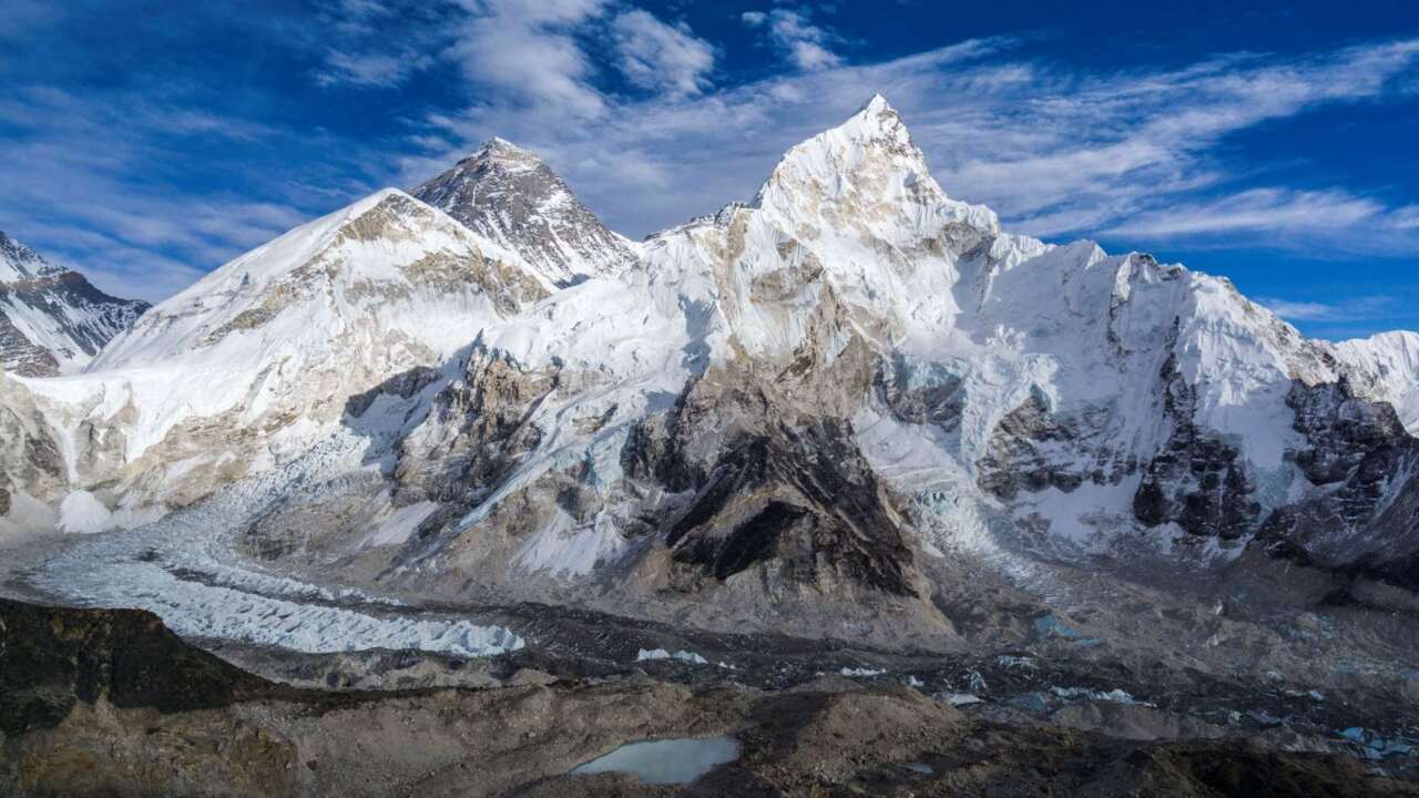 Sherpa climbs Mount Everest 22 times, breaks record