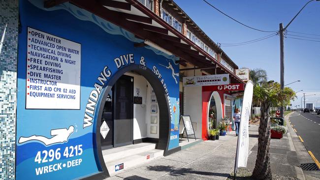 The Windang Dive and Spearfishing shop where two hostages were allegedly taken by the man. Picture: Sam Ruttyn