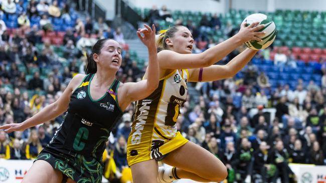 Hawk Ellie Marshall jostles for possession. Picture: Minch Media