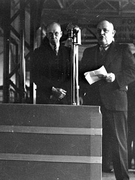 Premier Albert Dunstan (speaking) and Victorian Railways Commissioner Harold Clapp at the inauguration of the Spirit of Progress at Spencer Street Railway Station. Picture: Public Records Office of Victoria