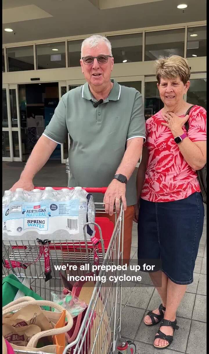 Brisbane residents collecting sandbags in preparation Cyclone Alfred