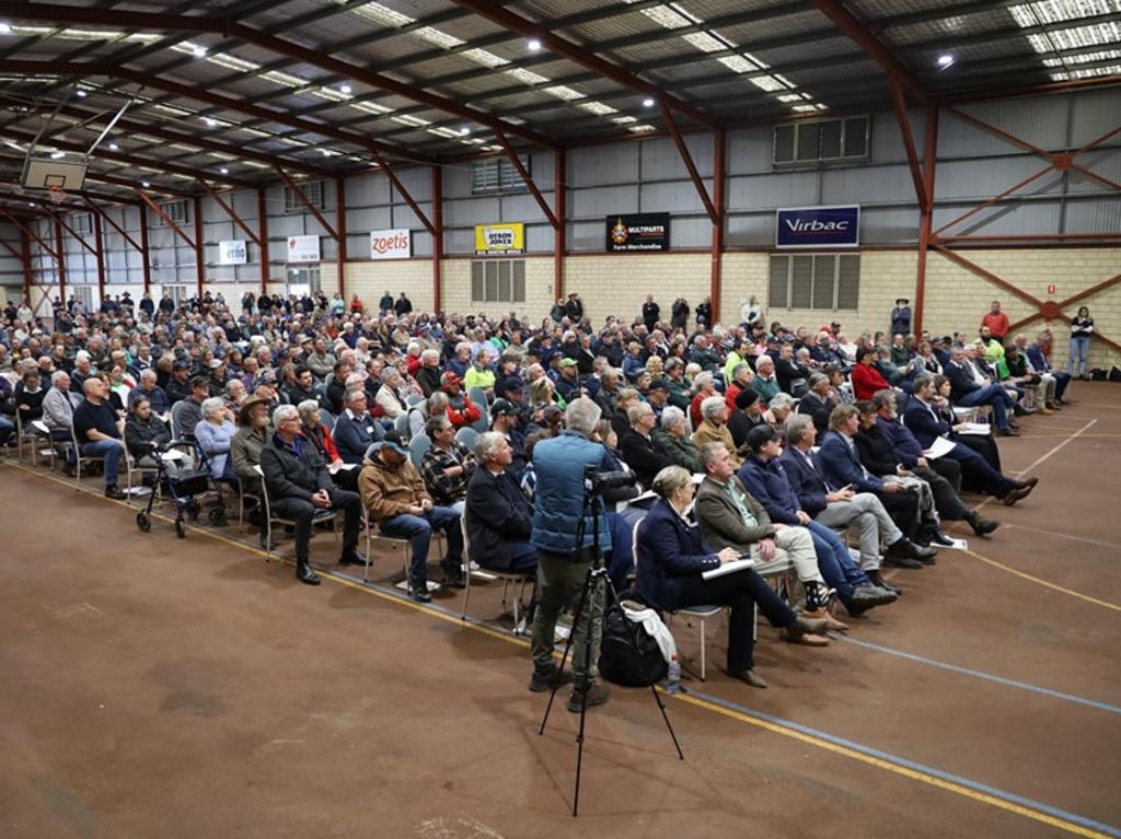 WAFarmers Katanning public meeting about new heritage laws attracted hundreds of farmers. Picture: Facebook