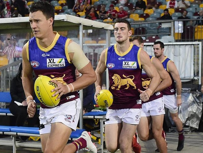 Brisbane Lions prepare to run onto the field ahead of their clash with the Sydney Swans at Cazalys Stadium in 2020. (Ian Hitchcock)