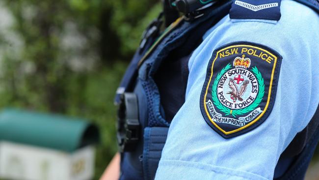 SYDNEY, AUSTRALIA - NewsWire Photos, SEPTEMBER, 30 2021: Police are seen at the home where a man was taken to hospital and a woman has been arrested following a stabbing overnight in Cabarita in Sydney.  Picture: NCA NewsWire / Gaye Gerard