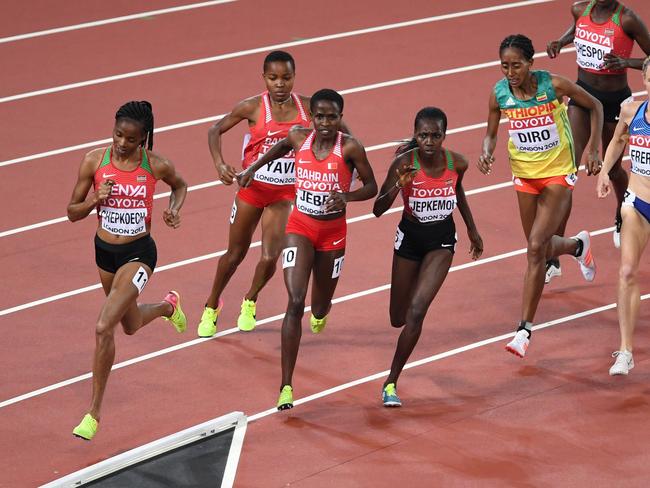 Kenya's Beatrice Chepkoech (L) takes the wrong way in the final of the women's 3000m steeplechase athletics event at the 2017 IAAF World Championships at the London Stadium in London on August 11, 2017. / AFP PHOTO / ANTONIN THUILLIER