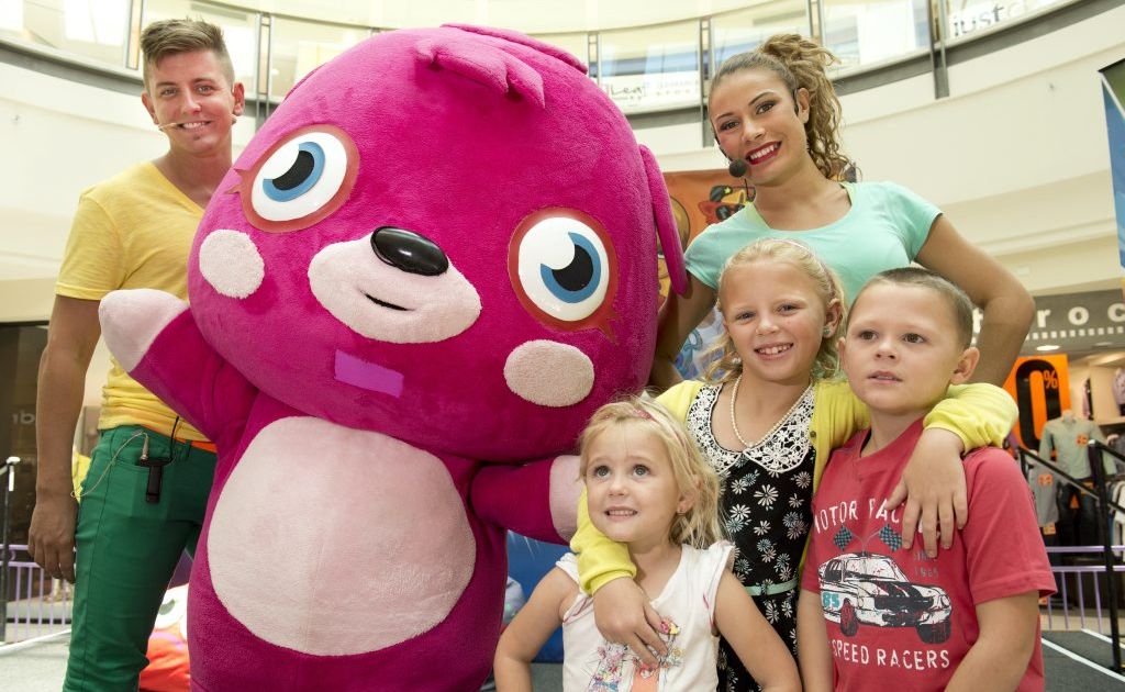 ( back from left ) host Matthew Steven, Poppet the Moshi Monster and host LaToya Saifolio. ( front from left ) Taylah, Chloe and Jake Hatton. Moshi Monster at Grand Central. . Picture: Nev Madsen