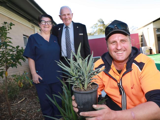 (L-R) Mt Druitt Hospital palliative care nursing unit manager Trish Dalgleish, Blacktown Workers Club welfare officer Harold Becker and Blacktown Workers Club groundsmen Geoff Cooke. Picture: Angelo Velardo