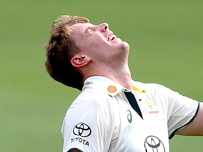 BRISBANE, AUSTRALIA - JANUARY 27: Cameron Green of Australia reacts after team mate Steve Smith misses a catch in the slips during day three the Second Test match in the series between Australia and West Indies at The Gabba on January 27, 2024 in Brisbane, Australia. (Photo by Bradley Kanaris/Getty Images)