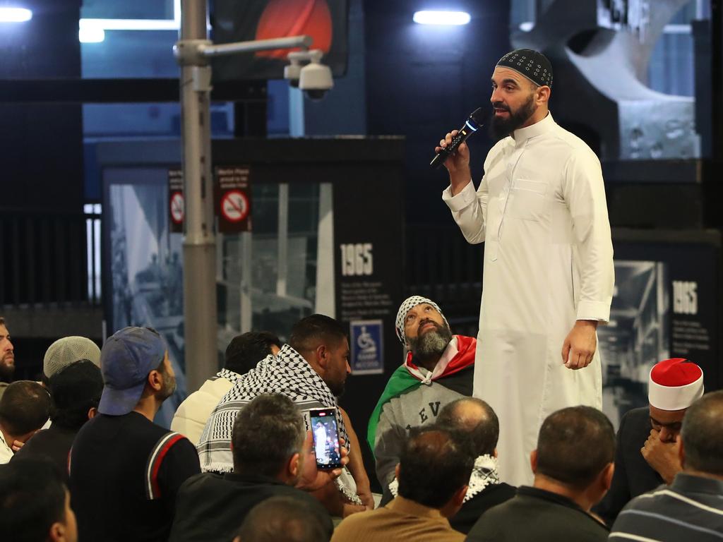 Sheik Wesam Charkawi speaks to members of the Sydney Muslim community during Taraweeh Prayer for Palestine at Martin Place. Picture: Getty