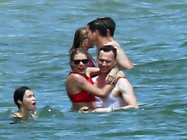 Taylor Swift and Tom Hiddleston get cosy during a getaway at the singer’s beach house in Rhode Island for the Fourth of July. Picture: Ryan Turgeon/Splash News