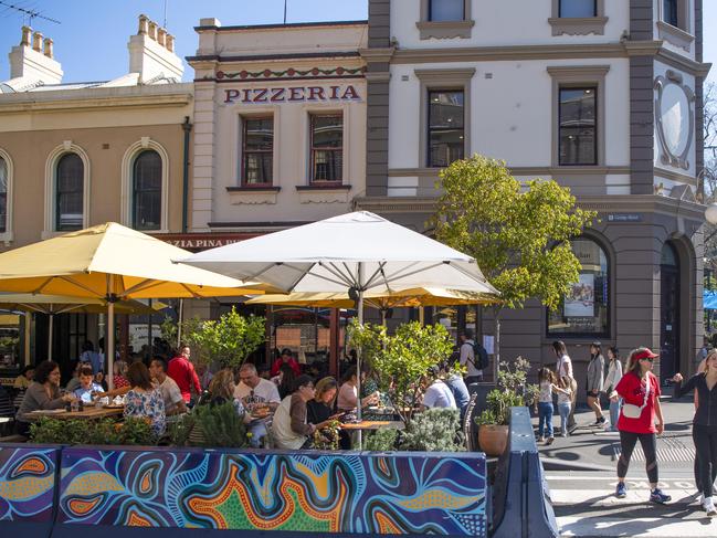 SYDNEY, AUSTRALIA - NewsWire Photos - AUGUST 24, 2024: Sydney hit 30 degrees today with still a week of winter to go. People enjoy the sunshine in and around The Rocks, Sydney.Picture: NewsWire / Simon Bullard.