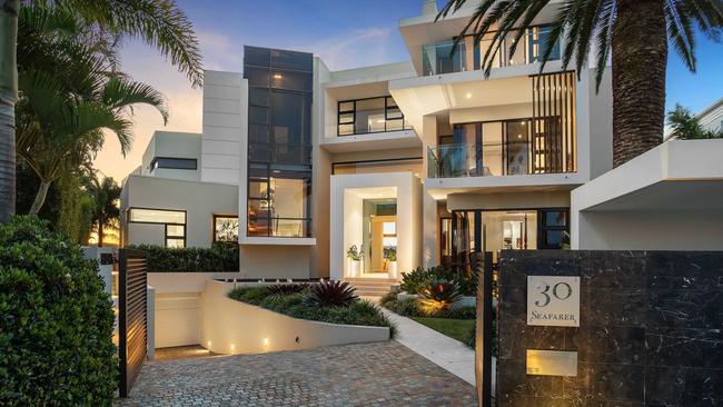 30 Seafarer Court, Paradise Waters