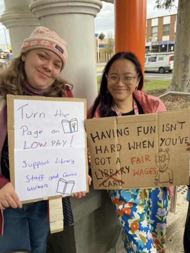 Many workers held signs demanding fair wages.