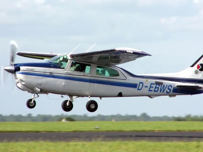 Public domain pic from Wikipedia showing a Cessna 210, similar to the one which crashed this afternoon near Inverell Airport.