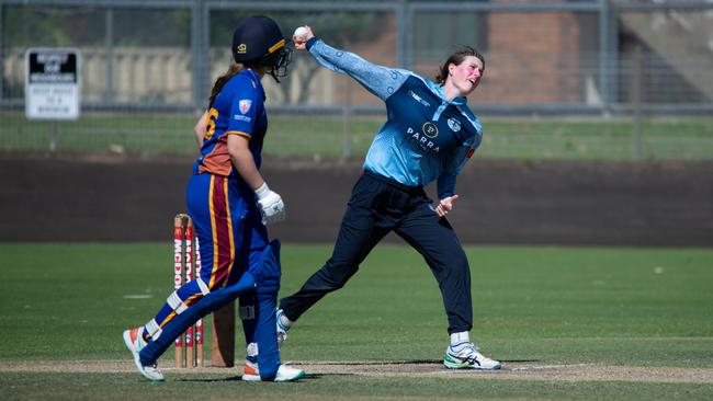 Claire Moore bowling for Parramatta. Picture: Thomas Lisson