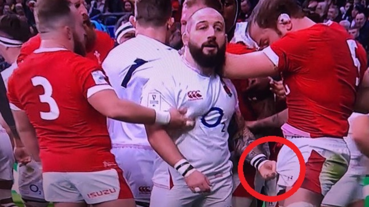 Joe Marler got hold of his opponent's tackle.