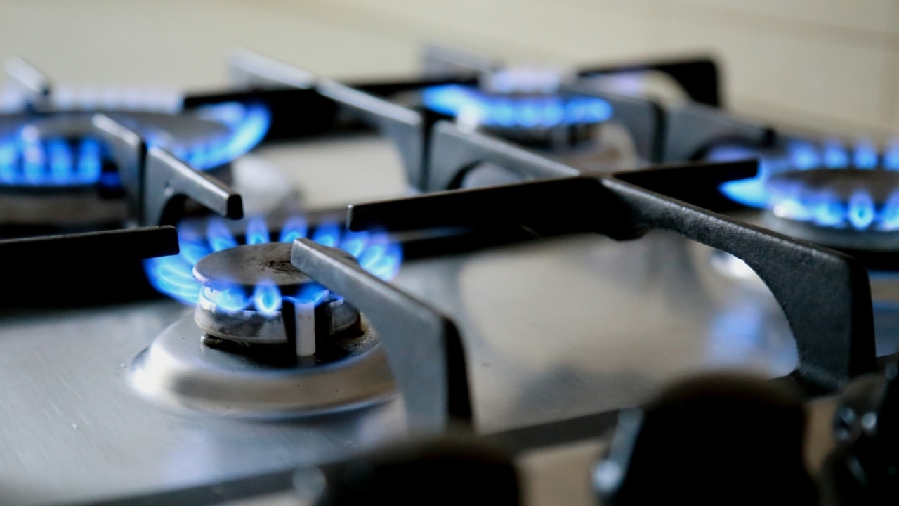 Reports calls for a deadline to stop new household gas