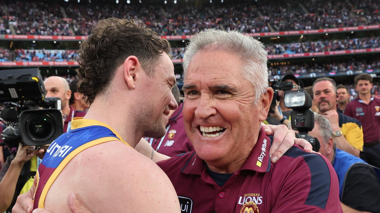 MELBOURNE , AUSTRALIA. September 28, 2024. AFL Grand Final between the Brisbane Lions and Sydney Swans at the MCG. Brisbane Lions coach Chris Fagan and co-captain Lachie Neale hug after the win. Picture: David Caird