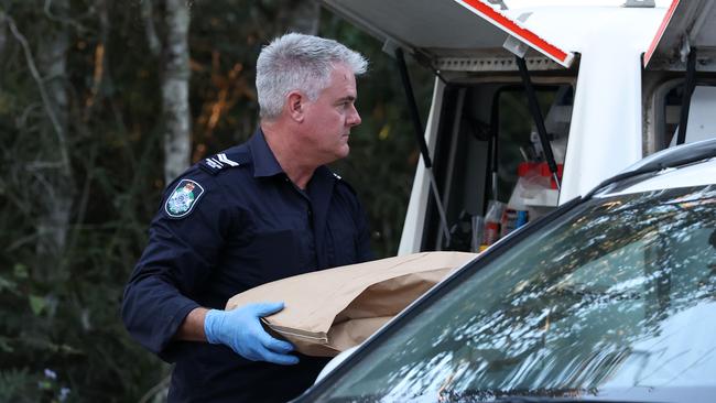 Police and SES conduct a search in Good Night Scrub National Park looking for the missing 17 year old Pheobe Bishop. Pics Adam Head