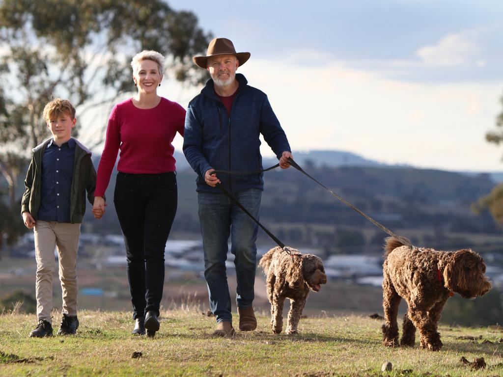 Amanda Farmer, and Scott O'Brien with their son Callum and dogs Louis and Barnaby. They moved to Mudgee from Bondi in 2021. Picture: Dean Marzolla