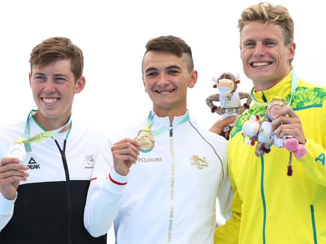 BIRMINGHAM, ENGLAND - JULY 29: (L-R) Silver medallist Hayden Wilde of Team New Zealand, Gold medallist Alex Yee of Team England and Matthew Hauser of Team Australia pose during the the Men's Individual Sprint Distance Triathlon medal ceremony on day one of the Birmingham 2022 Commonwealth Games at Sutton Park on July 29, 2022 on the Birmingham, England. (Photo by Clive Brunskill/Getty Images)