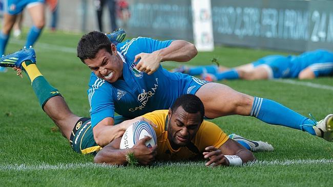 Tevita Kuridrani scores a try for the Wallabies against Italy in Turin.