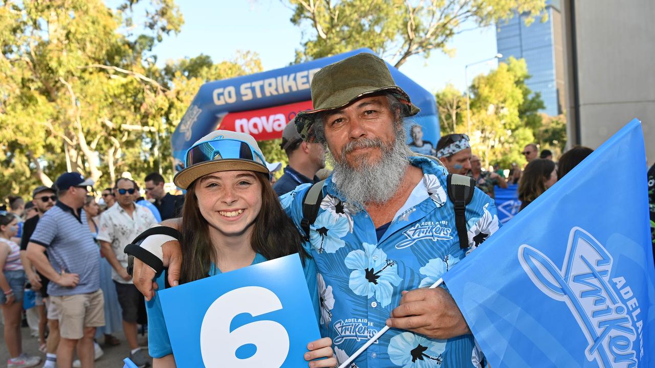 20/12/24. Gallery Big Bash - Adelaide Strikers v Melbourne Stars at Adelaide Oval. Picture: Keryn Stevens