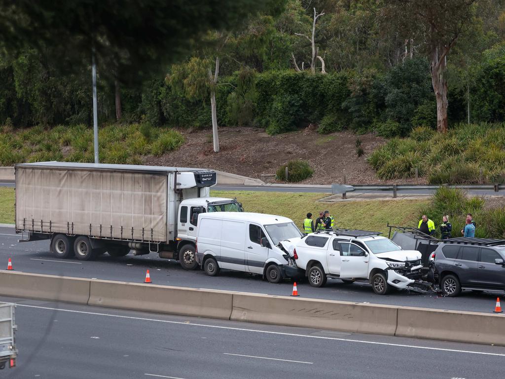 Monash Freeway Four Vehicle Crash Causes Traffic Delays Au — Australias Leading 7045