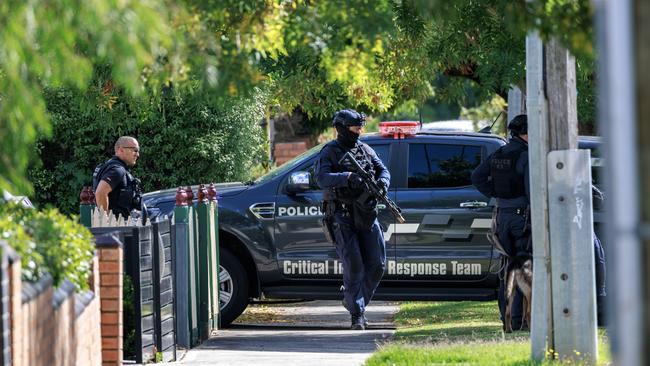 Armed police entered the property, initially under the belief Sanderson was inside. Picture: NCA NewsWire / David Geraghty