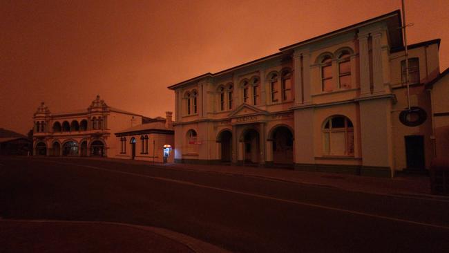 Zeehan late on February 12th with bushfires closing in on the town.  Picture: Alan Jennison