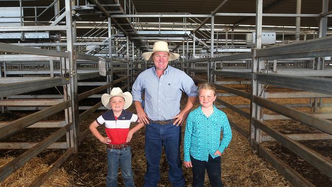 The year kicked off with the annual weaner sales. Day 1 at Barnawartha saw Ben O’Kane from Wagga Wagga head out with his kids Blake, 7, and Holland, 9. Picture: Yuri Kouzmin