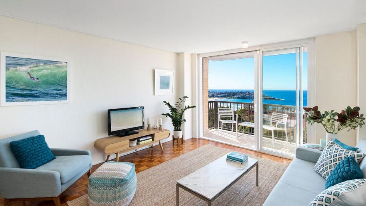 25/14 Edward St, Bondi sold for $1.4 million.