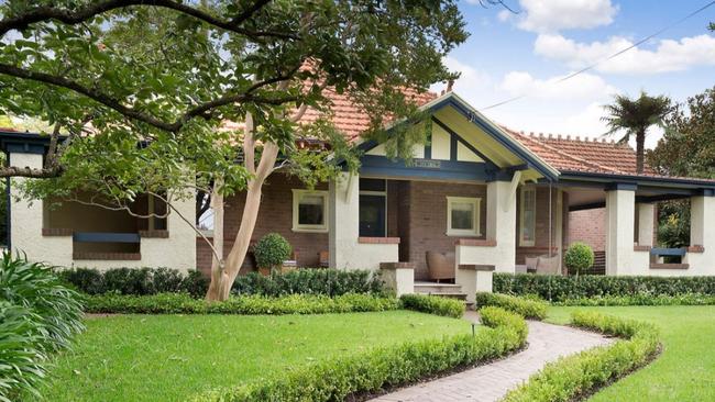 This Lindfield home was listed for sale at $4.4m-$4.6m, but sold for $4.085m in May.