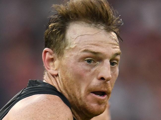 Brendon Goddard of the Bombers is seen in action during the Round 5 AFL match between the Essendon Bombers and the Collingwood Magpies at the MCG in Melbourne, Tuesday, April 25, 2017. (AAP Image/Julian Smith) NO ARCHIVING, EDITORIAL USE ONLY