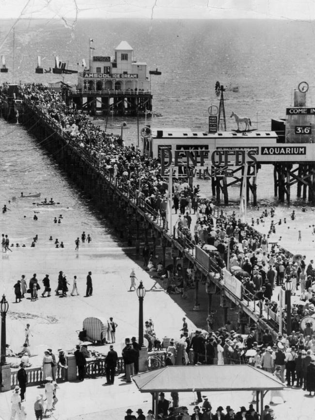 Glenelg jetty in 1936.