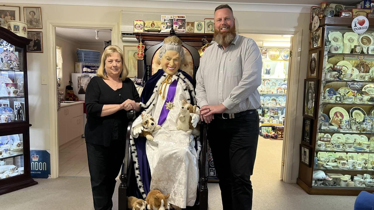 Jan Hugo (L) with Hunter MP Dan Repacholi on a visit to her Monarchs in the Hunter museum.