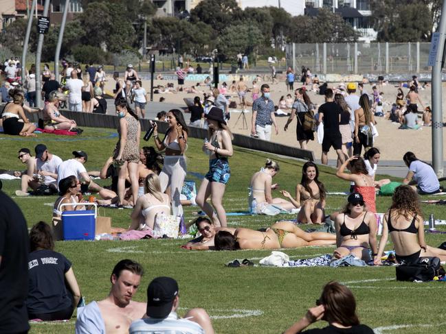 A crowded St Kilda foreshore on Friday afternoon in Melbourne as curfew ends and restrictions ease. Picture: NCA NewsWire / David Geraghty