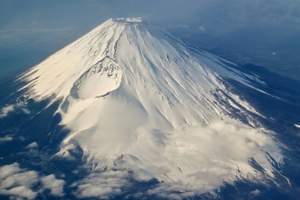 Japan to build anti-tourist fence at Mount Fuji viewpoint | news.com.au ...