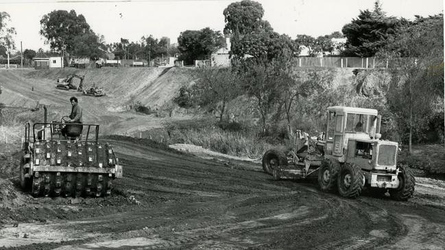 Construction of the O-Bahn Busway in 1984 Picture: staff photographer