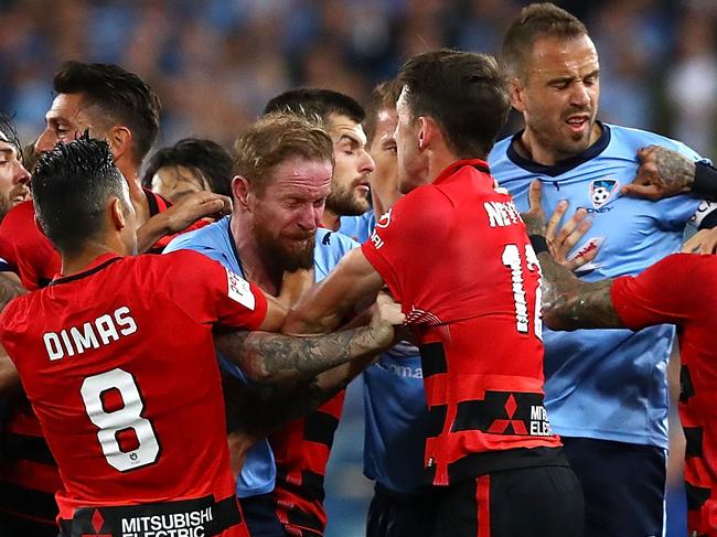 SYDNEY, AUSTRALIA - OCTOBER 08:  David Carney of Sydney FC clashes with Scott Neville of the Wanderers after Robbie Cornthwaite of the Wanderers tackled Bobo of Sydney FC during the round one A-League match between the Western Sydney Wanderers and Sydney FC at ANZ Stadium on October 8, 2016 in Sydney, Australia.  (Photo by Ryan Pierse/Getty Images)