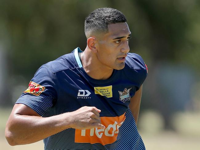 Darius Farmer of the Gold Coast Titans is seen training in Perth, Thursday, February 13, 2020. The NRL Nines competition is taking place over the weekend at HBF Park in Perth. (AAP Image/Richard Wainwright) NO ARCHIVING, EDITORIAL USE ONLY