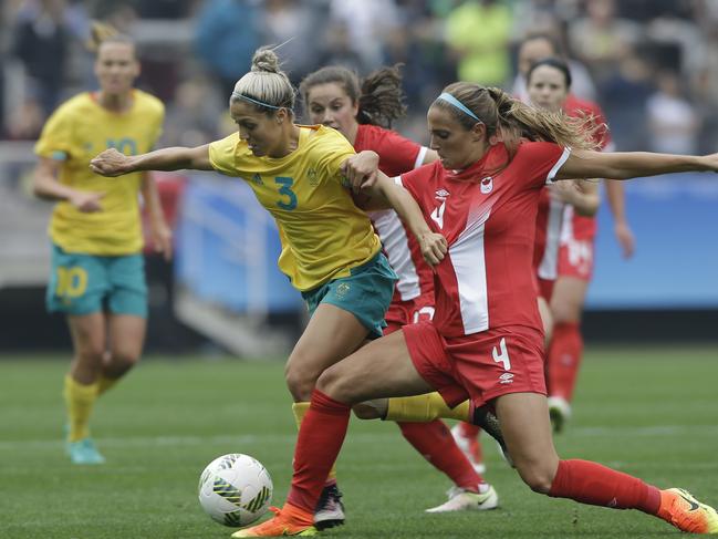 Australia's Katrina Gorry, left, fights for the ball with Canada's Shelina Zadorsky during the 2016 Summer Olympics football match at the Arena Corinthians in Sao Paulo, Brazil, Wednesday, Aug. 3, 2016. (AP Photo/Nelson Antoine)